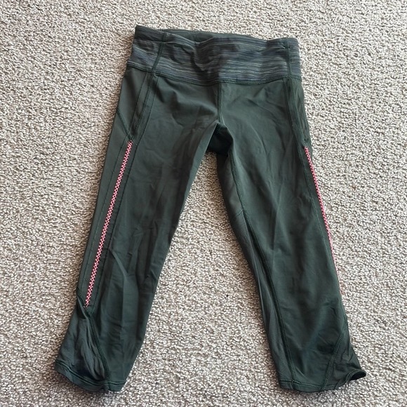 LULULEMON- Vent It Out Crop Athletic Workout Running Legging 4 green - Picture 3 of 6